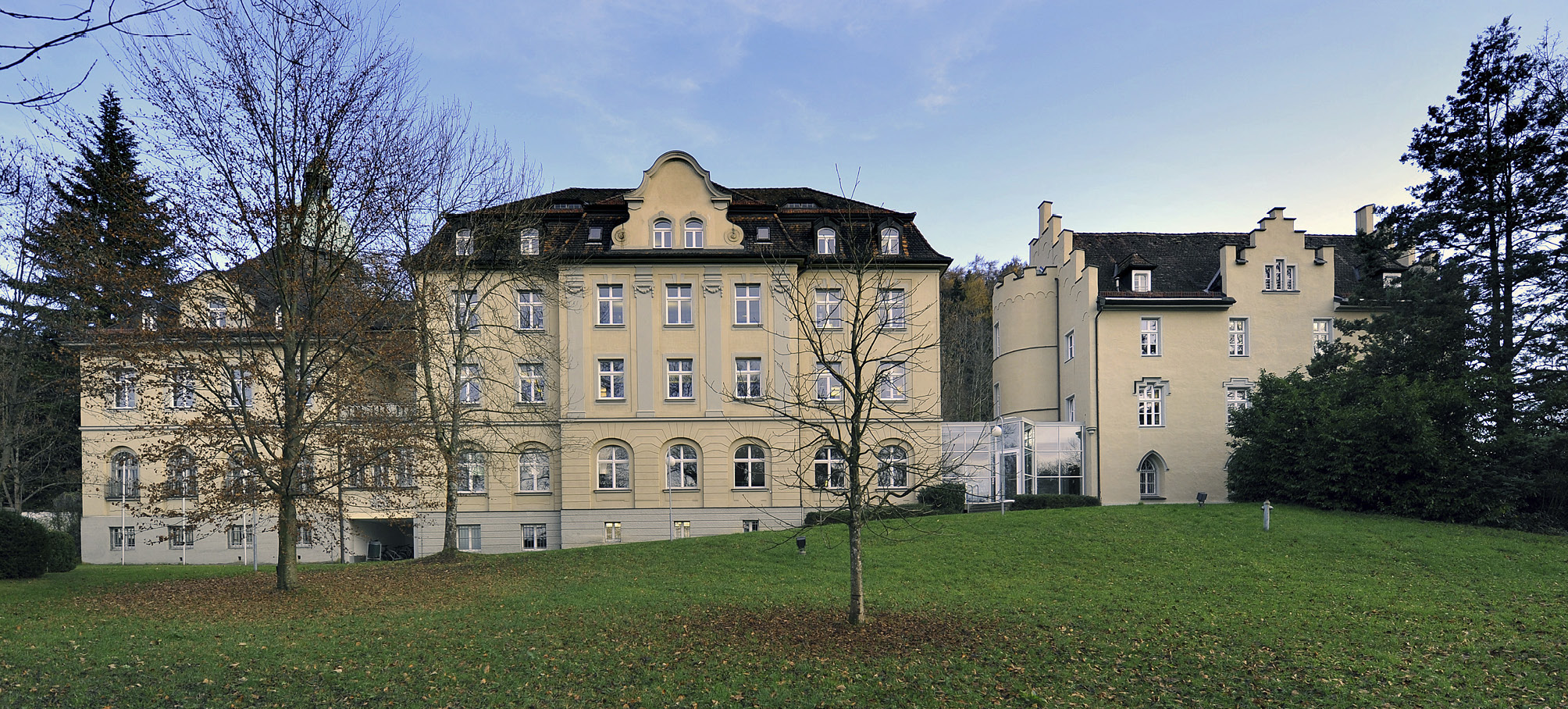 Abb. 1: Ansicht der Vorarlberger Landesbibliothek vor dem Umbau 2020/21 (Foto: Gerhard Kresser, Vorarlberger Landesbibliothek)