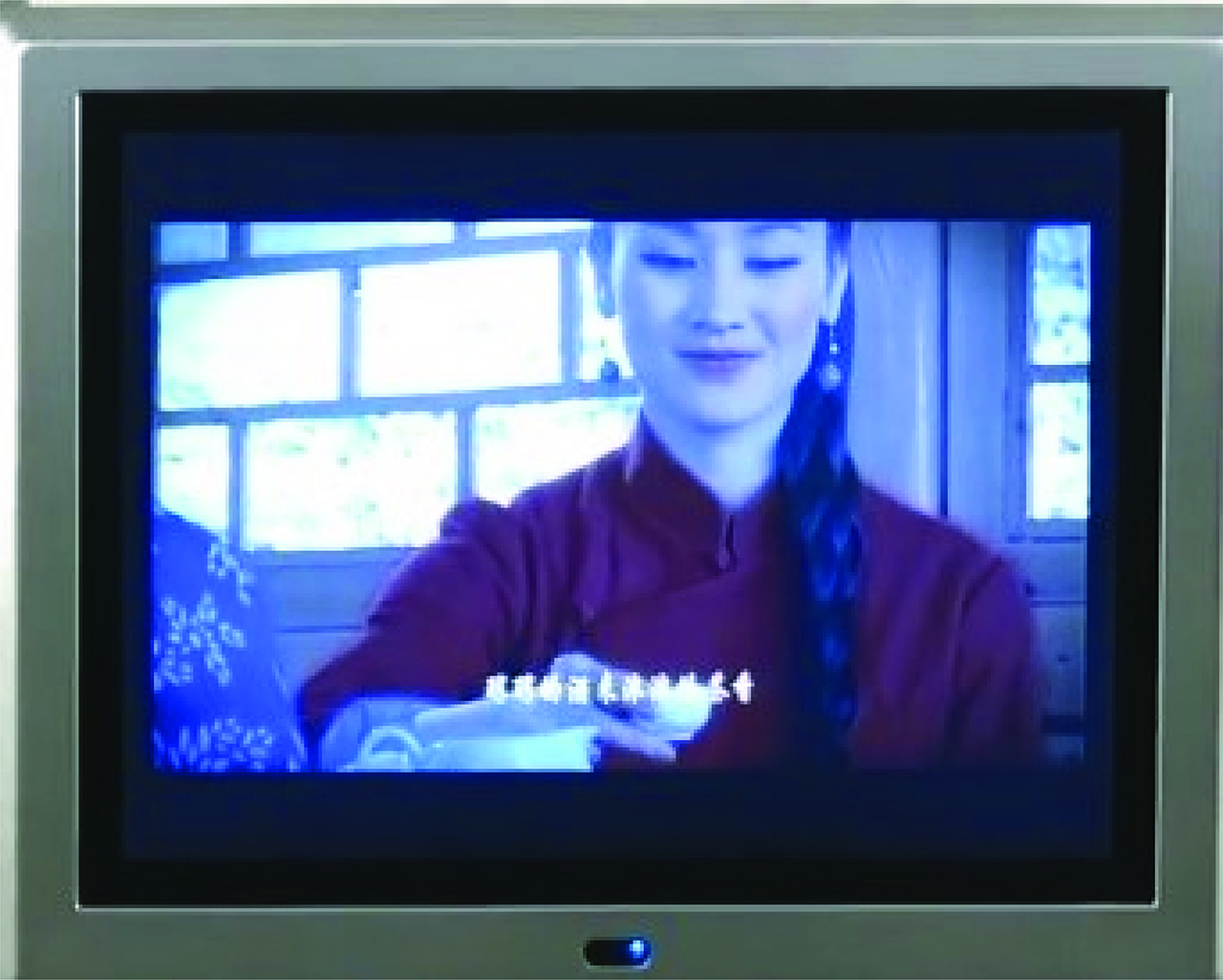 Figure 8: Lead singer receives tea, 2015 GAT video.