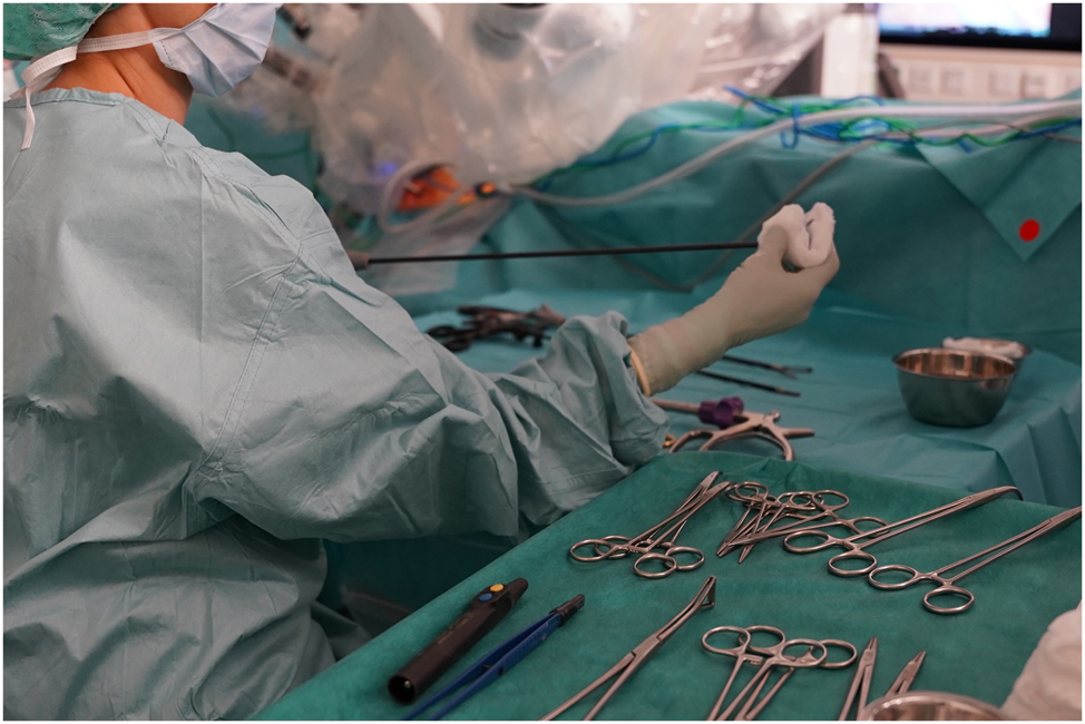 Figure 1: 
Sterile OR assistant cleans a laparoscopic instrument intraoperatively with a disposable cloth soaked in cleaning fluid.
