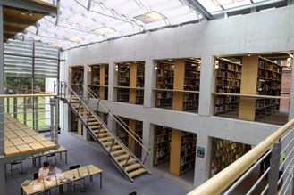 Abb. 4: Blick in den Lesesaal nach Nordwesten, 2014 (Foto: Karlheinz Kremer).