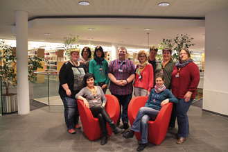 Abb. 4: C. Höhn: Das Team der Mobilen Info – v.l.n.r. Diana Blumberg, Yvonne Trapp, Nicole Hösch, Christine Fahr, Thomas Schrickel, Kerstin Schlott, Constantin Berg, Silke-Maria Otto, Christiane Fischer, Carola Lecke-Vollgraf (nicht im Bild: Regina Höppner-Netzel, Heidemarie Tandel).