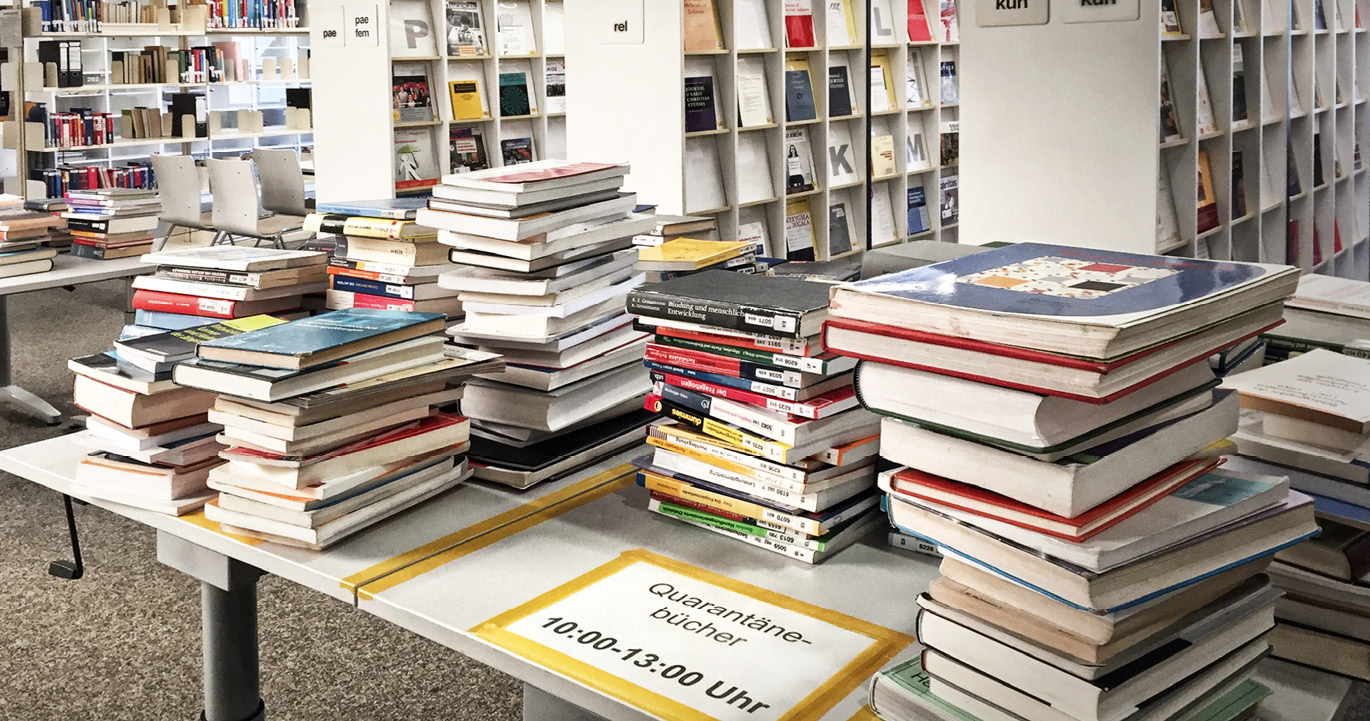 Abb. 1: „Quarantänebücher“ in der Bibliothek Alte Münze, Foto: UB Osnabrück.