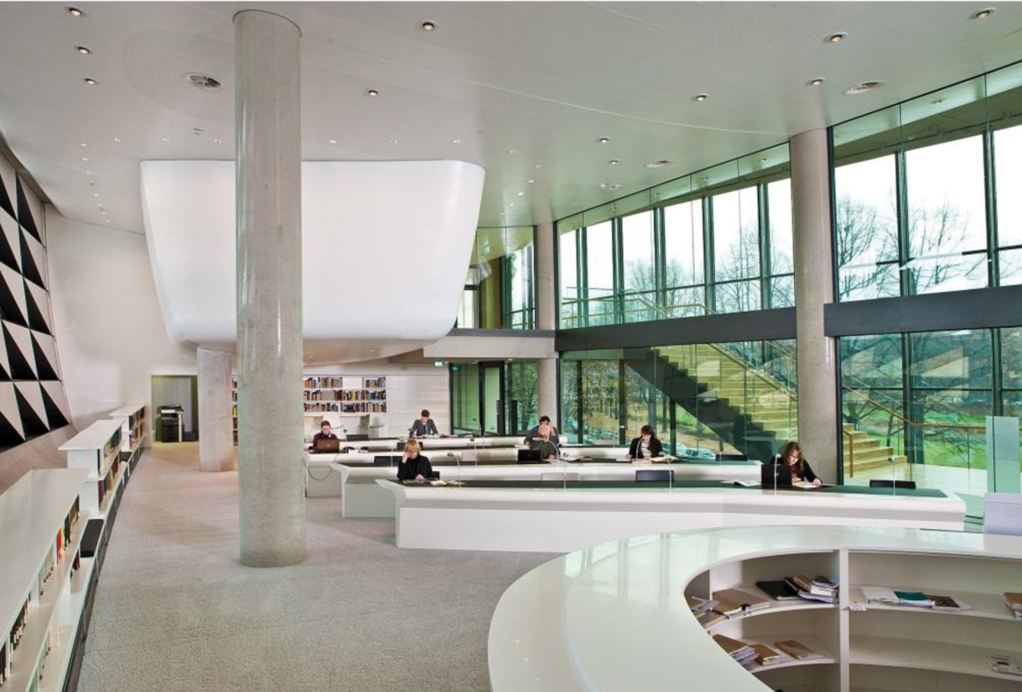 Abb. 2 Museumslesesaal im Erweiterungsbau der Deutschen Nationalbibliothek. @ Kunstmann