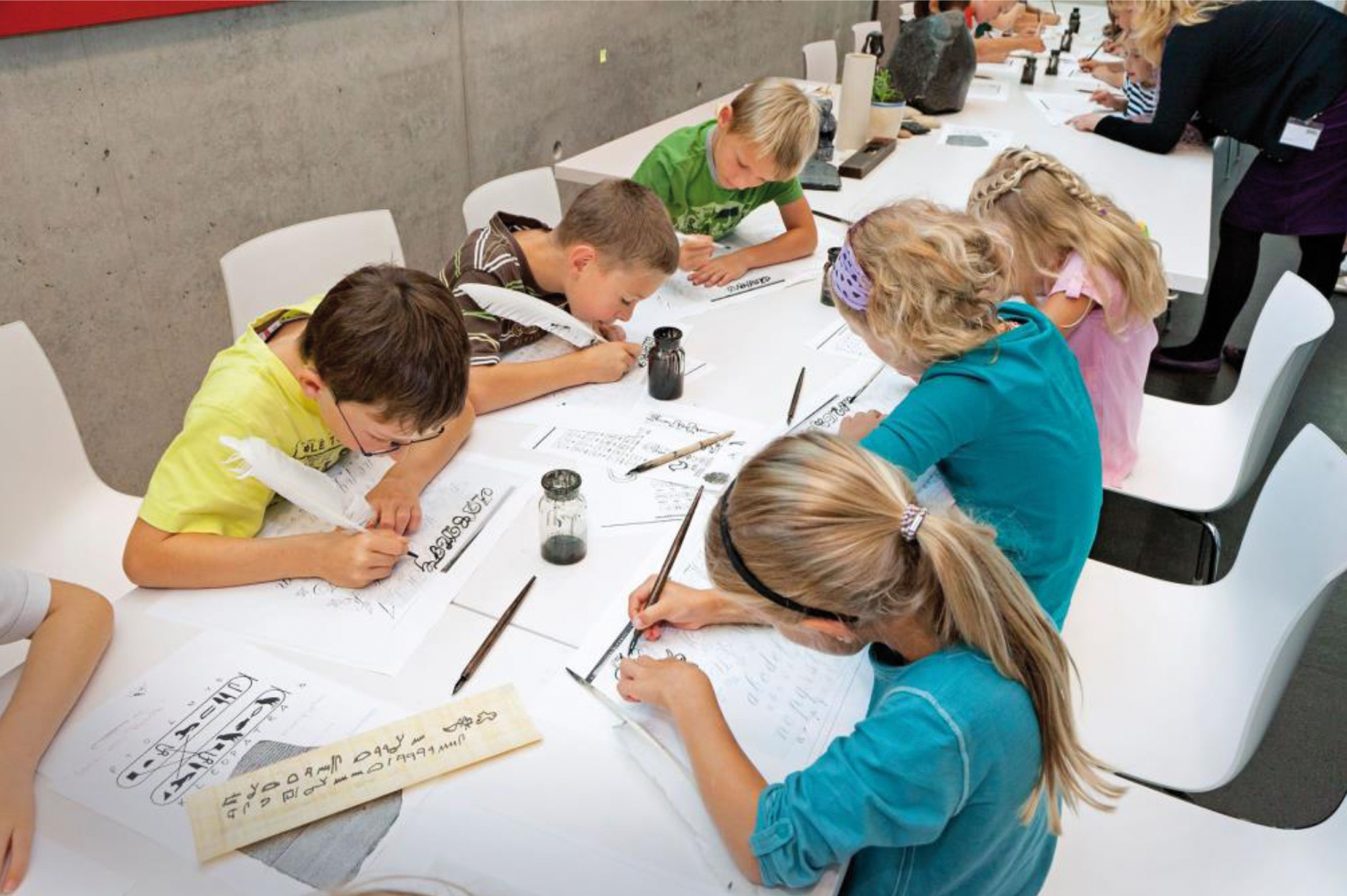 Abb. 3 Arbeit mit Kindern im Museumskabinett. @ Klaus-D. Sonntag