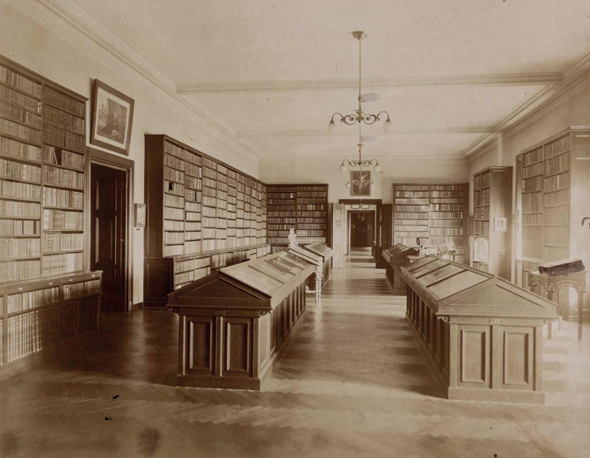 Abb. 1: Fideikommissbibliothek, Franz Josef Saal Aufnahme von Hermann Heydenhauss, um 1920