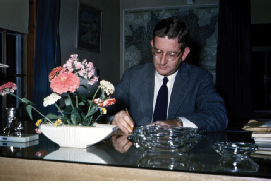  Woodward, with pencil in hand at the Woodward Research Institute (WRI) in Basel, ca. 1965. His offices, either at Harvard or WRI, were often decorated with colorful flowers and cigarette-containing ashtrays. Photograph courtesy Chemical Heritage Foundation.