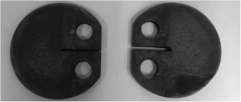 Figure 15: 
					Notched 4140 steel DC(T)-like specimens after their SSC exposition.
				