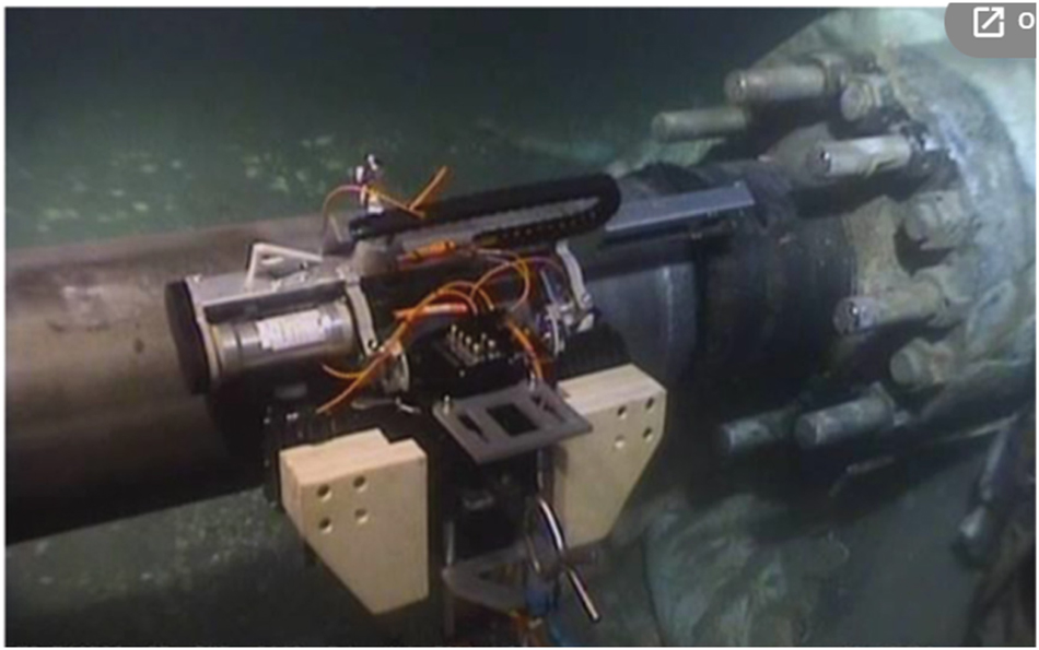 Figure 14: 
ROV using ultrasound-based sensing is time of flight diffraction (TOFD) onto subsea pipeline, courtesy of Sonomatic (adapted from (Lilley 2023)).
