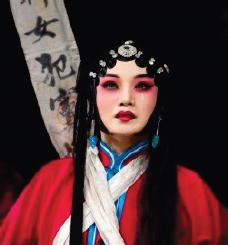 Figure 1 
							Stage photo of Dou E when she is to be executedAll photos in this paper were taken by Wang Xinnong. Wang Xinnong and the performers inthe photos have authorized the use of these photos here.
						