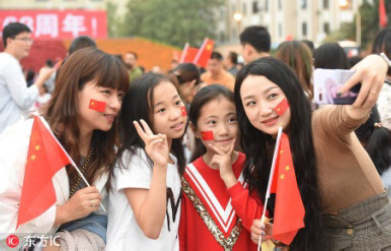 Figure 3 On 1 October 2017, over 2,000 citizens flocked to Tianfu Square in Chengdu to watch the National Day flag-raising ceremony.
