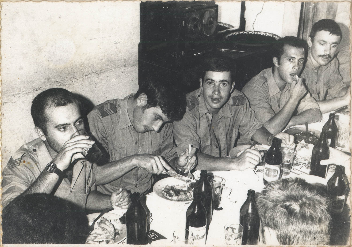 Figure 3
Portuguese soldiers eating at Piche. Private collection of Joaquim Barroca.
