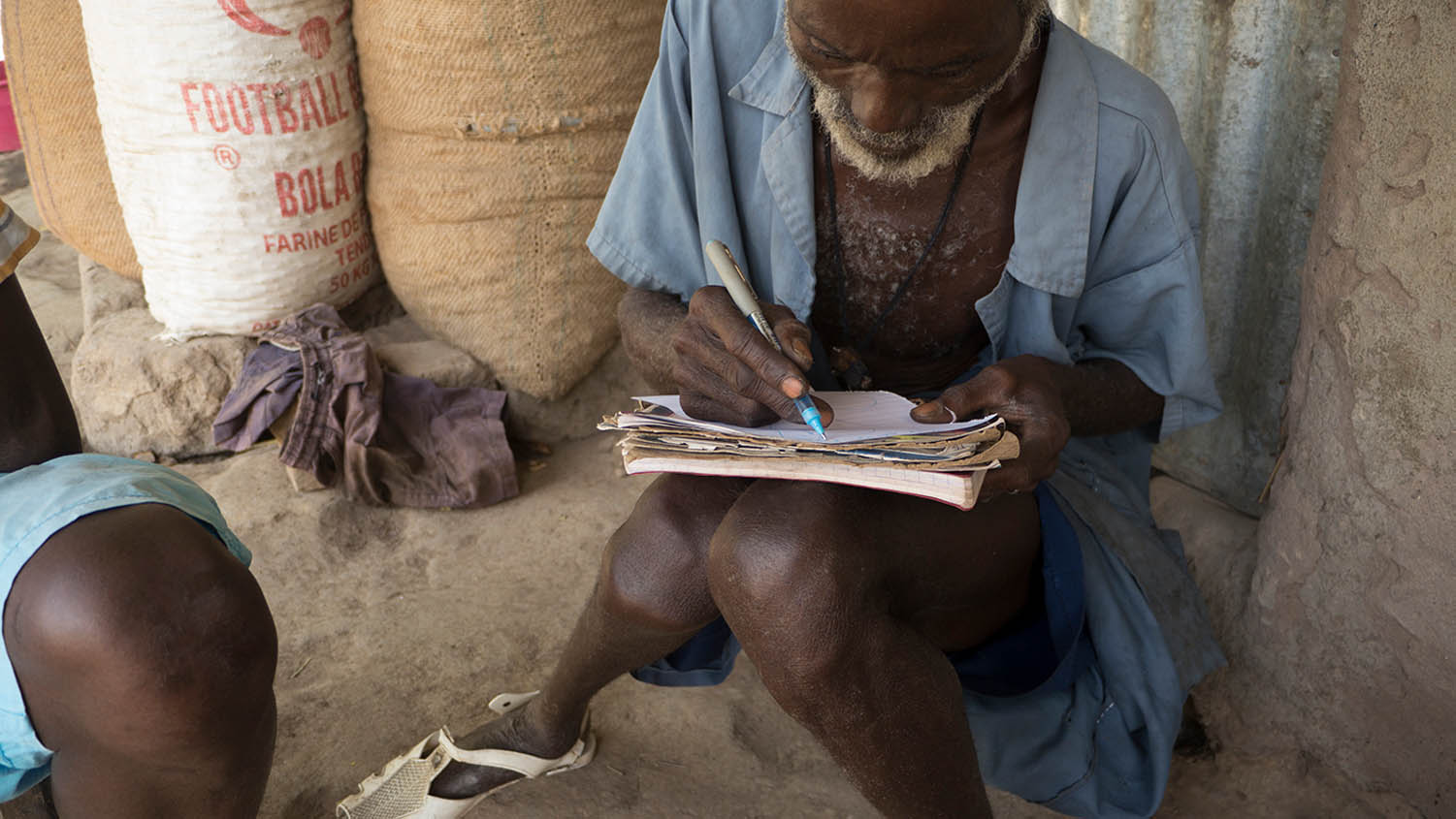 Figure 10
Victor Bor creating one of his writings. Photograph by Catarina Laranjeiro.