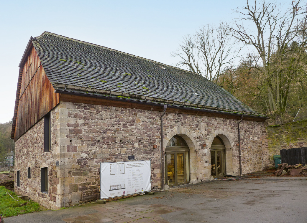 11 
Helmarshausen, Poststraße 6, ehemalige Zehntscheune, Fassade nach Fertigstellung, 2022
