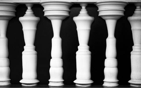 Figure 1 Angel Columns, by David Barker. (Photograph by Sha Sha Chu, http://www.fotopedia.com/items/flickr-443215138).
