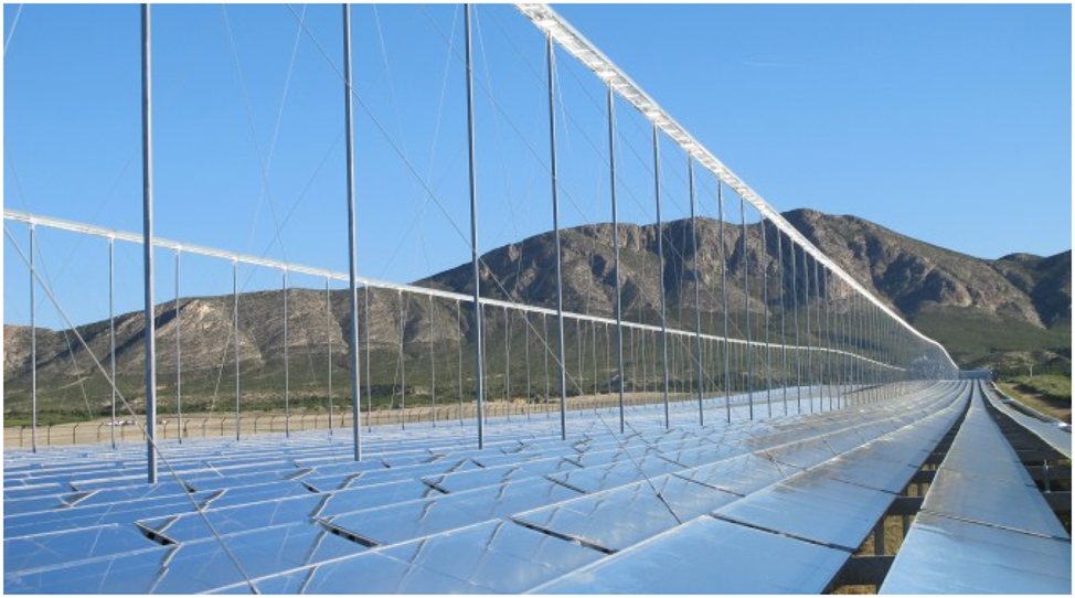 Figure 3: 
Linear Fresnel collector array, 1.4 MW PE1 plant in Murcia, Spain (Reve 2012).
