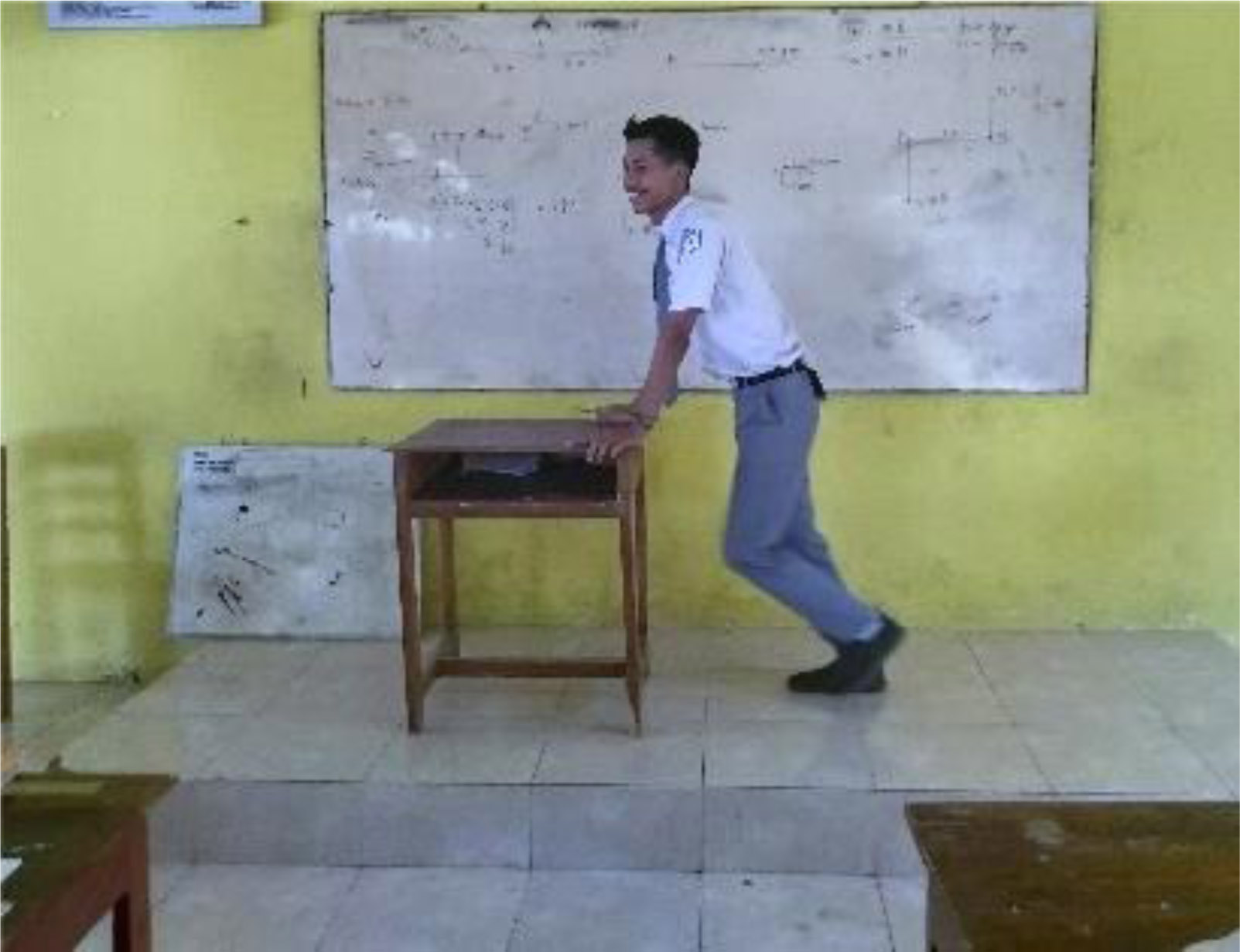 Figure 6 Students try to practice.