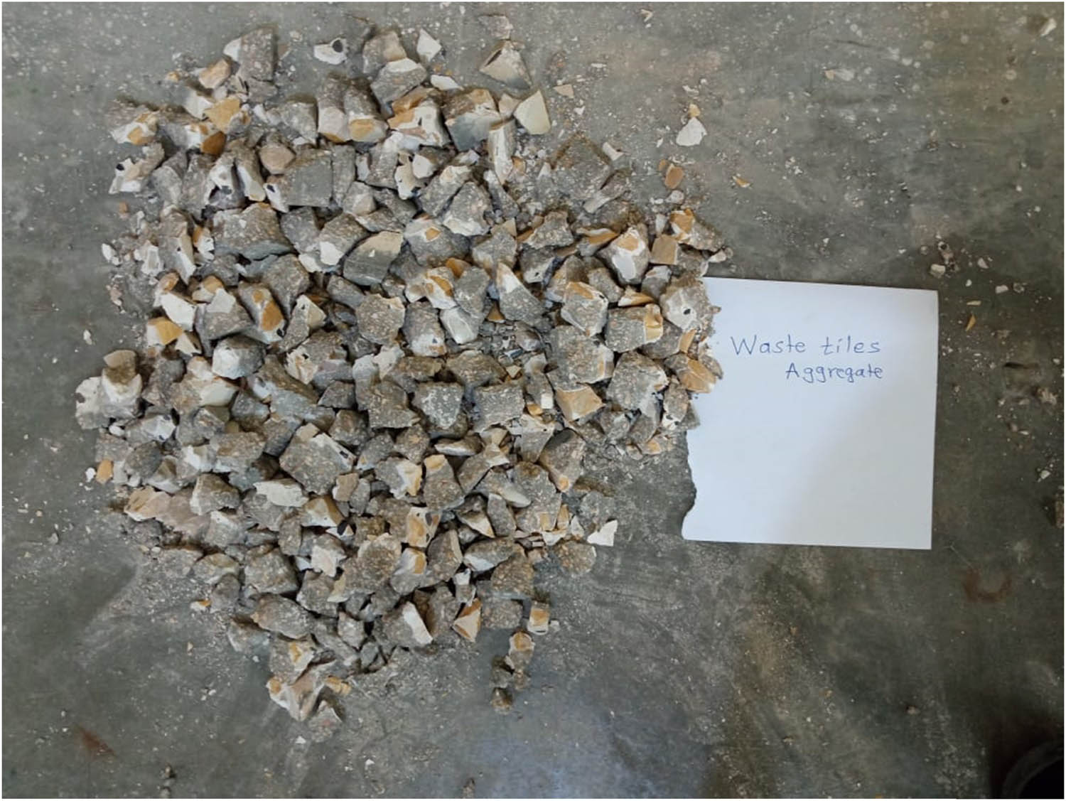 Figure 1 
                  Waste ceramic after crushing, used as a coarse aggregate in concrete.
               