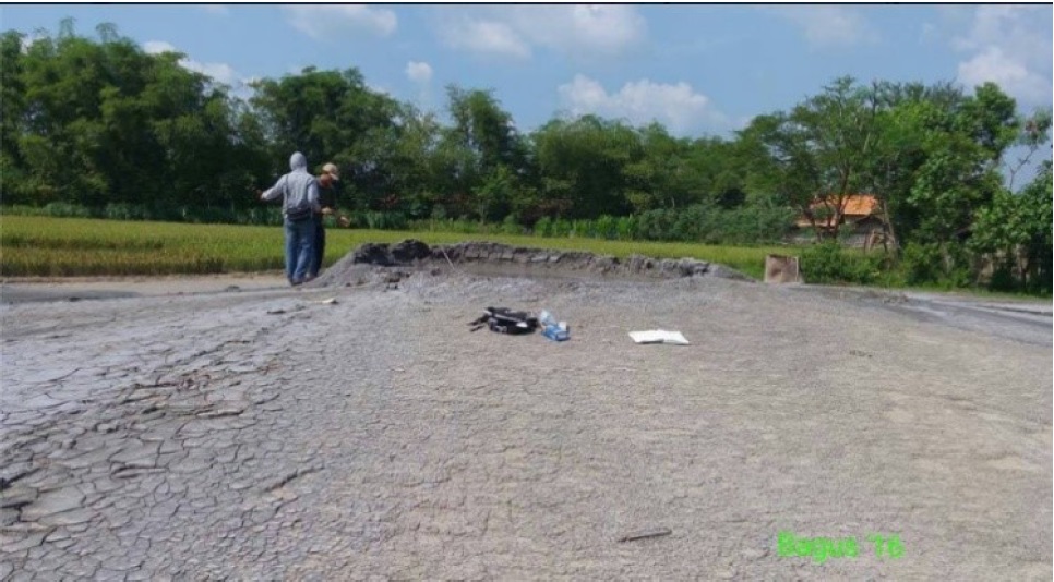 Figure 11 Active mud eruption in the Kendeng zone.