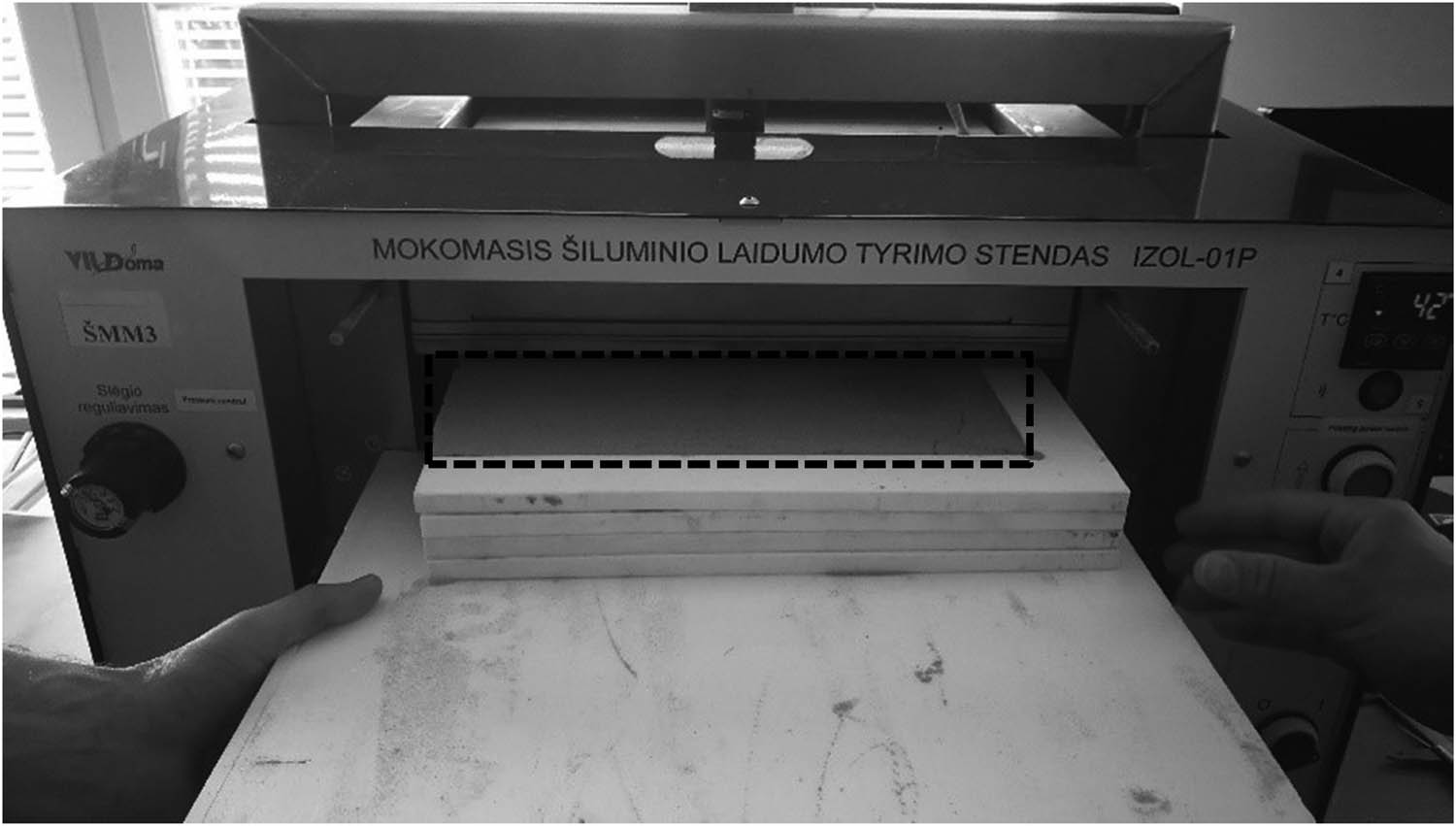 Figure 5
Sample A is placed into the thermal conductivity measuring test bench.