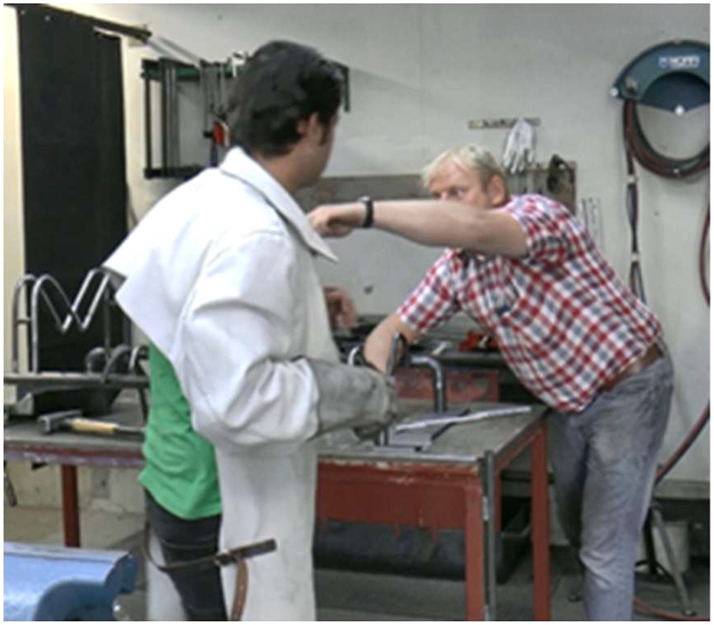 Figure 4: 
Trainee turns around into direction designated by instructor’s point.
