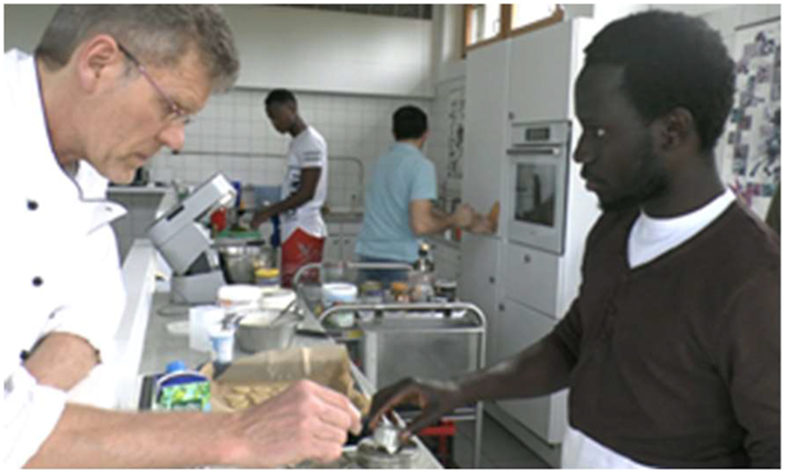 Figure 5: 
Instructor makes distance gesture, apprentice grasps cookie cutter, while looking at instructor.
