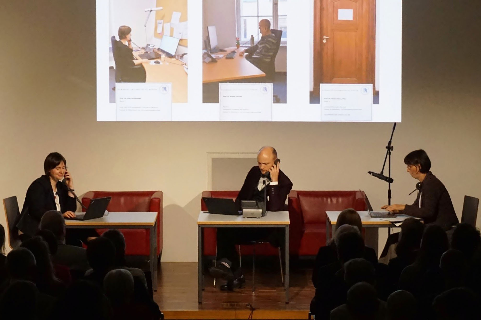 Abbildung 2 Colloqium Professorum als Sketch: Elke Greifeneder, Robert Jäschke, Vivien Petras spielen Szenen aus dem Institutsalltag. (Foto: Frankziska Lengauer)