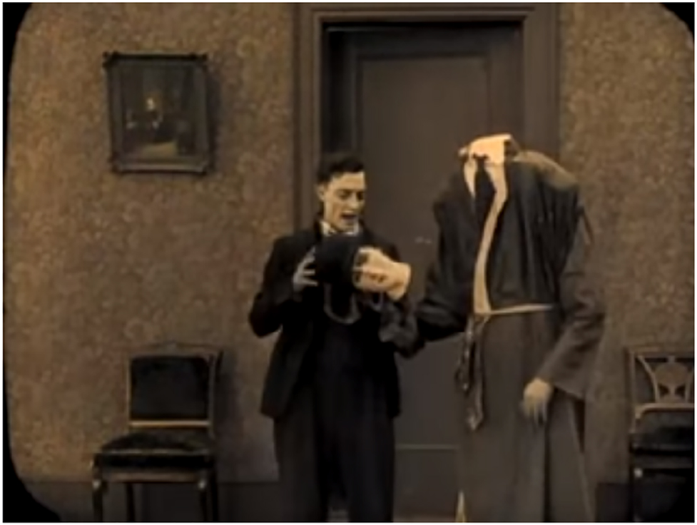 Figure 3: 
The freak with a detachable head in The Haunted House.
