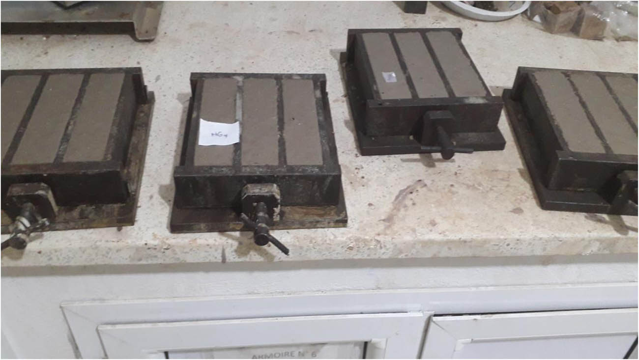 Figure 4 
                  Casting of GP mortar samples 40 mm × 40 mm × 160 mm.
               