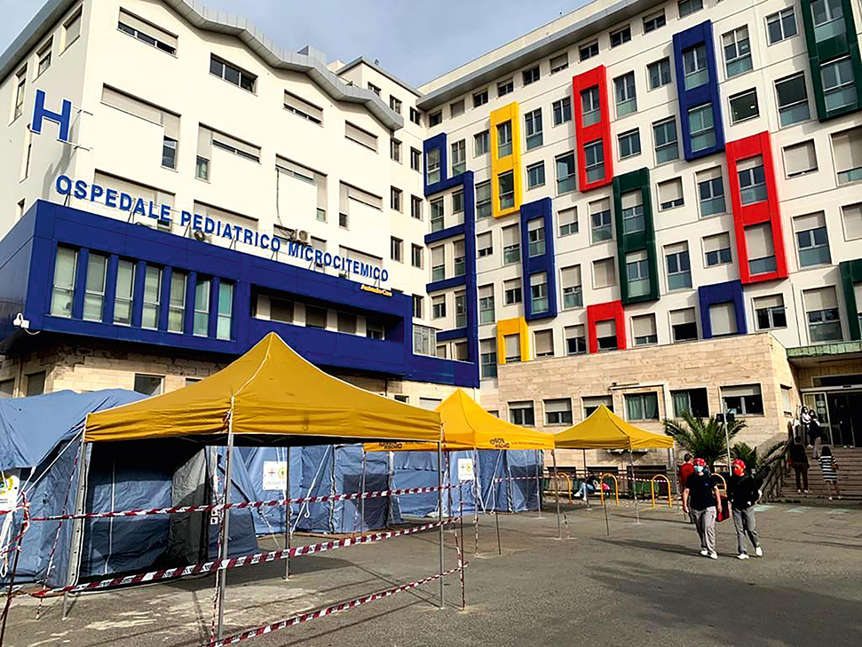 Figure 1: Specially equipped medical tent for pre-triage at Microcitemico Pediatric Hospital in COVID-19 period.