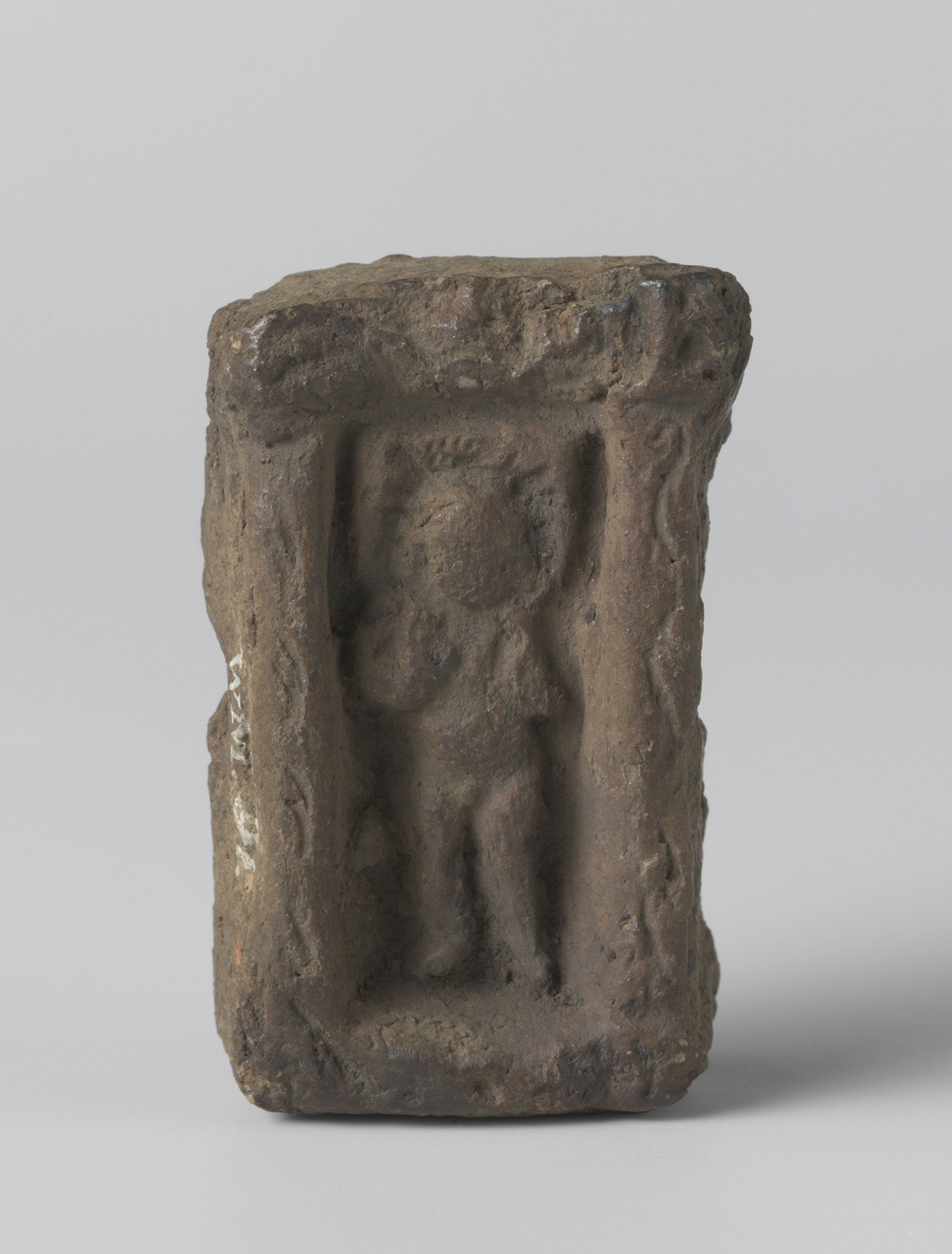 Fig. 6 Crib with Christ Child, 15th or 16th century, Rhineland, pipe clay, 5.1 x 2.6 x 1.8 cm. Rijksmuseum, Amsterdam, inv. no. BK-NM-11290.