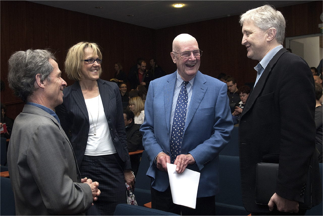 Figure 1: 
Side conversation during the second Schram Symposium 2011 at the Max Planck Institute for Experimental Medicine in Göttingen. From left to right: Heinrich Betz (Board member), Marilen Macher (Board member, Stifterverband), Armin Schram (the Founder) and Klaus-Armin Nave (Director at the host institution).
Figure 1: blende-elf, Wolfgang Rink
