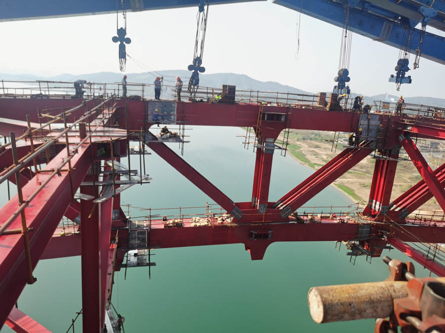 Figure 17 
               Upper chord of closure segment.
            