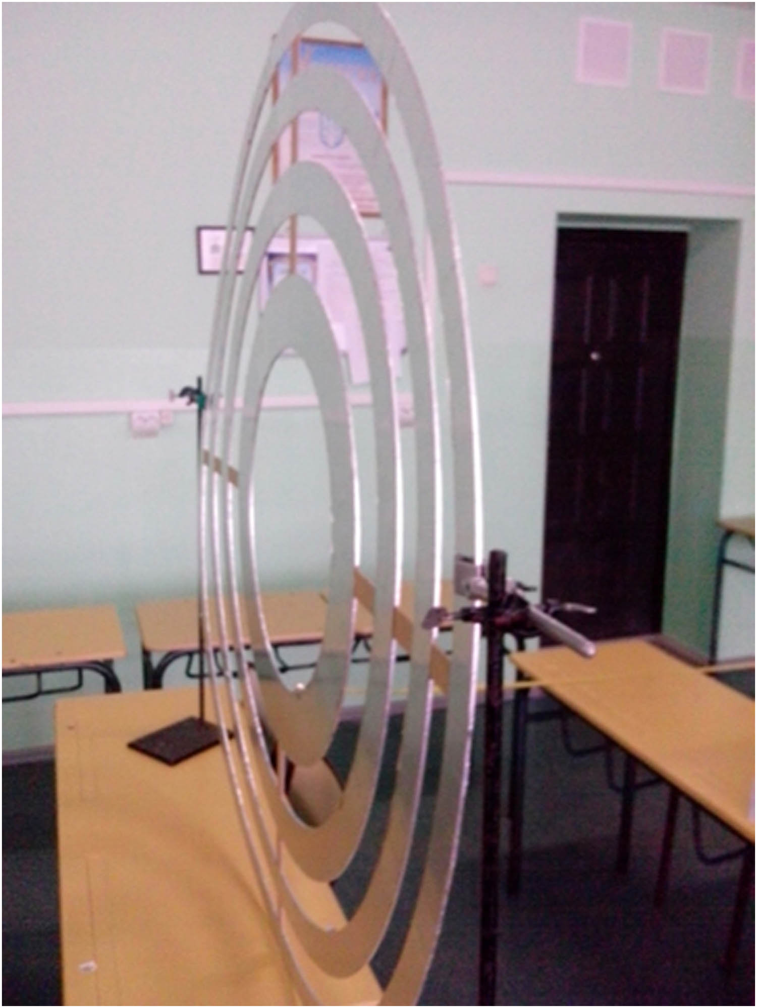 Figure 5 
                  Photograph of the FZP utilized in the experiment.