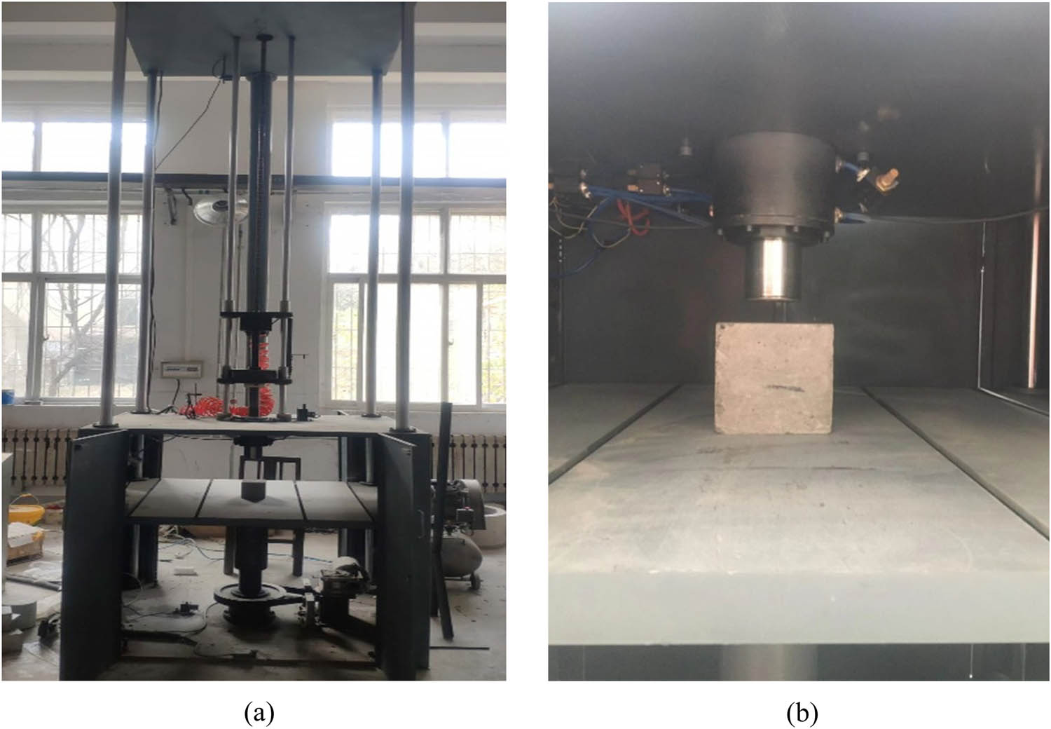 Figure 4 
                     Impact testing apparatus: (a) impact testing machine and (b) impact testing specimen.
                  
