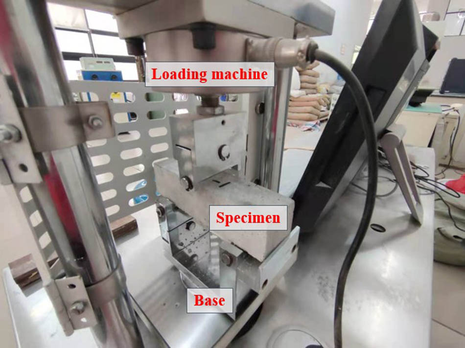 Figure 6 
                     Prism flexural and compression test machine.
                  