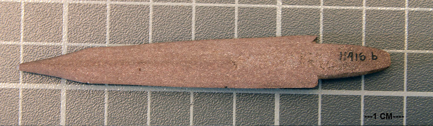 Figure 7
An example of a slate point (B11416), found at the site of Straume, Nordhordland, western Norway and dated to the end of the fourth/start of the third millennium (photo: A. J. Nyland).