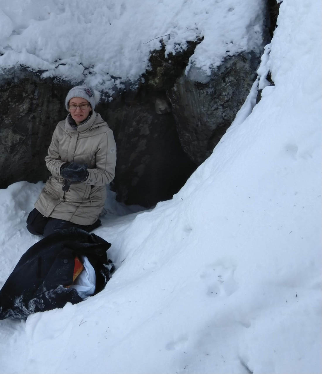 Figure 7
Researcher Hytönen-Ng at the entrance to the Pirunkirkko cave on the 13th of March 2020. Photo: Practitioner N.N.