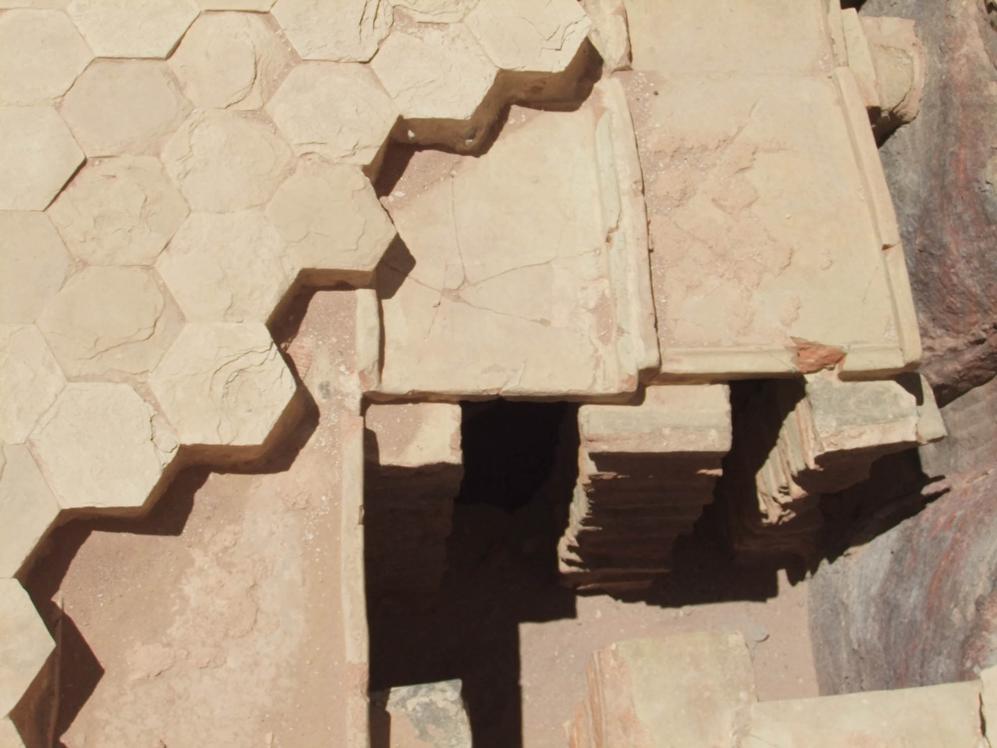 Figure 5 
               
                  In situ roof tiles used in the floor construction of the winter triclinium (Room 14) with a hypocaust in House IV at Ez Zantur, Petra. Photo: Pirjo Hamari, 2011.
            