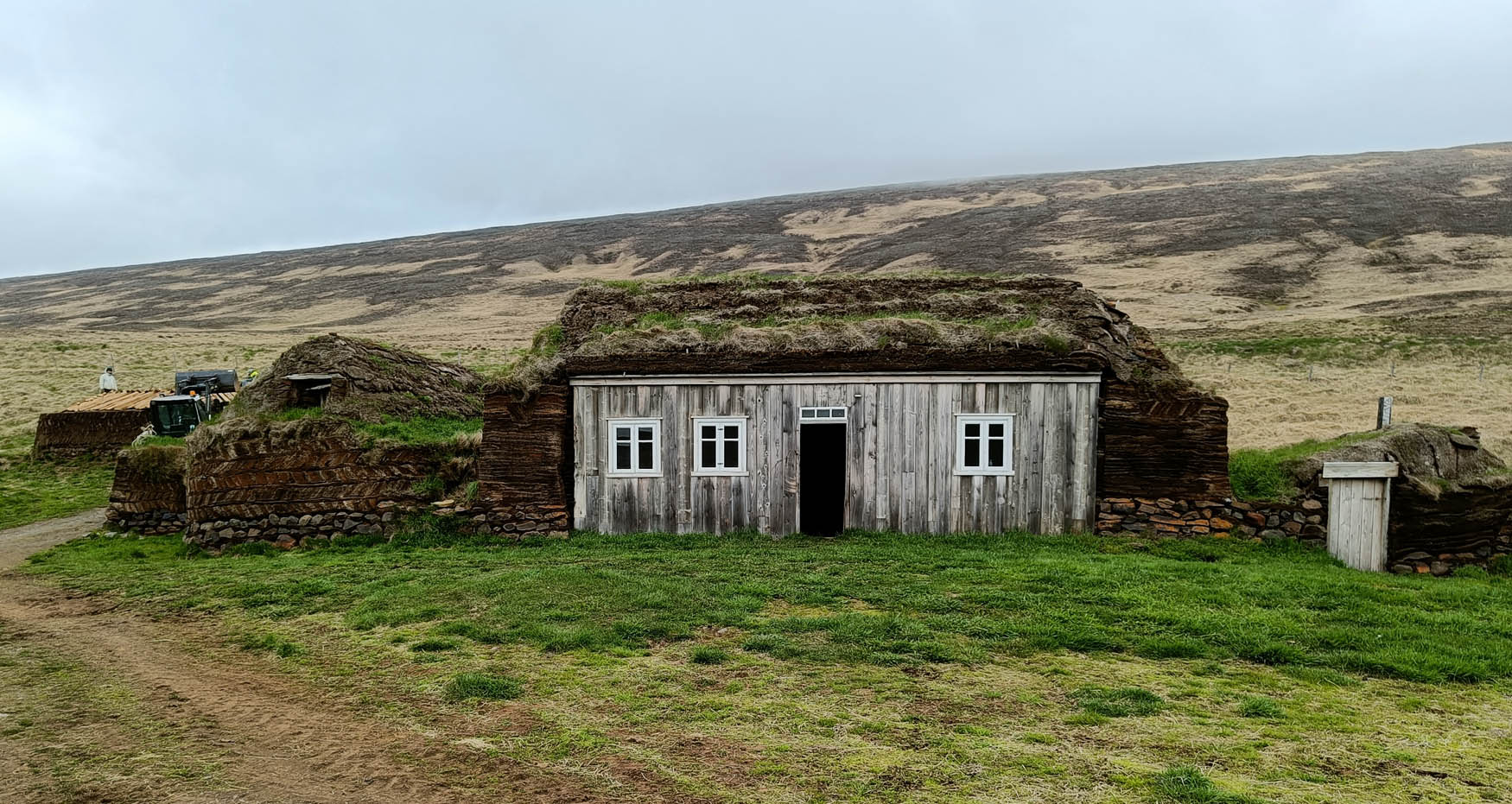 Figure 8
The front of the reconstructed farmhouse at Tyrfingsstaðir in the spring of 2022. Photo: Bryndís Zoëga.