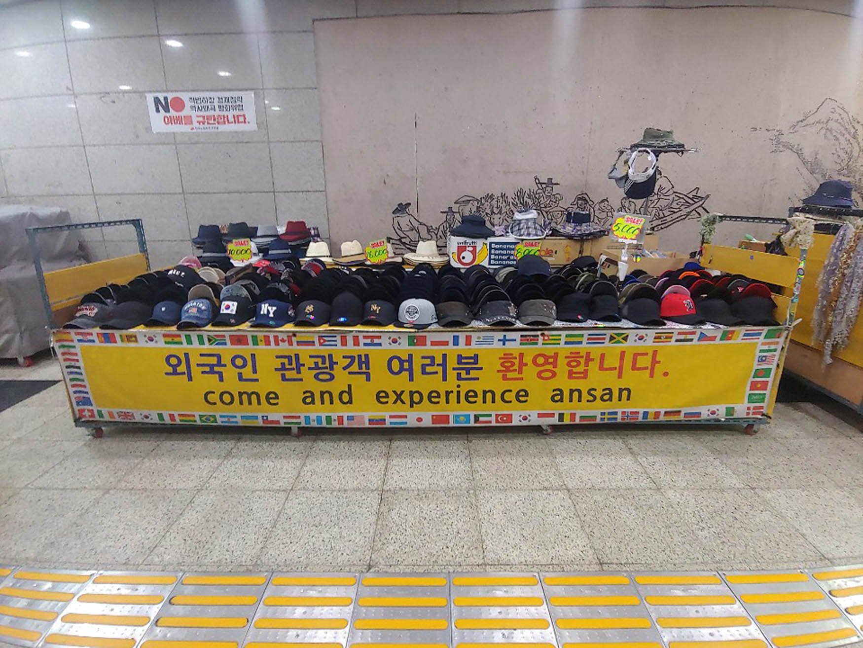 Figure 11 
                  Stall selling baseball caps, Ansan.
               