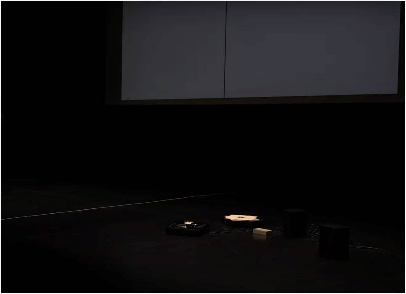 Figure 2 
                  Curatorial performance at “être à l’écoute” – a symposium on sound at EDHEA (École de design et haute école d’art du Valais in Sierre, Switzerland, October 2021, courtesy EDHEA).
               