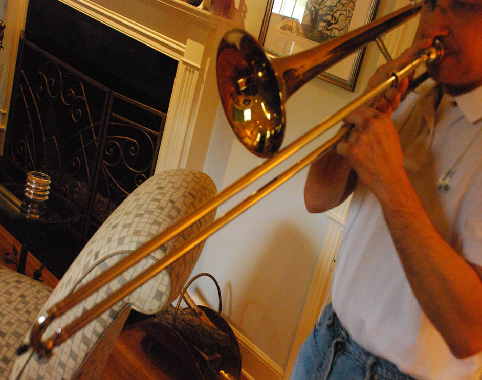 Figure 6
Mark Perna, performing the 12th note in the 2nd bar of Charlie Parker’s “Blues for Alice,” on trombone.