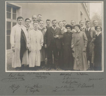 Fig. 2 Alfred Werner and his research group in 1911. Acknowledgement: Nachlass Alfred Werner, Zentralbibliothek der Universität Zürich.