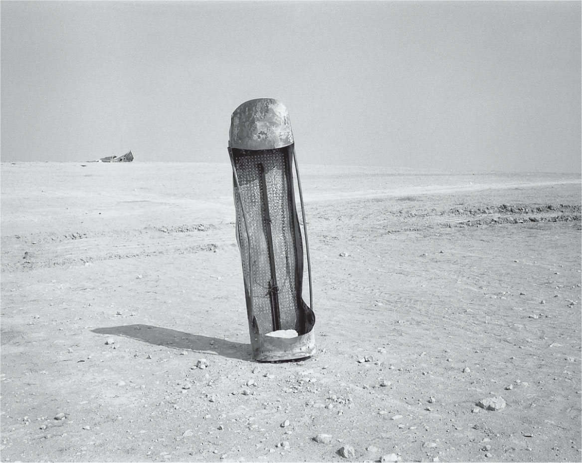 Abb. 3 Miki Kratsman, Bedouin Marker in the Negev Desert Displaced (3), 2010-2011