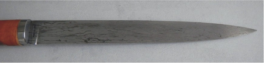 Figure 7 Knife blade forged from the Campo del Cielo meteorite.
Bild 7: Messerklinge, geschmiedet aus dem Campo del Cielo Meteoriten.
