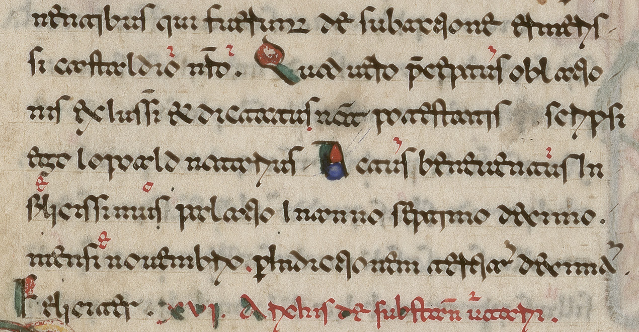 Abb. 1: Teil der Abschrift eines Fürstenpräzepts von Arichis (II) aus dem Jahr 774 im „Chronicon S. Sophiae“ (I, 15), Cod. Vat. lat. 4939, fol. 45v, mit den charakteristischen Varianten „p(re)ceptus“, „no(mina)t(e)“ und „Actus“, „Beneventus“, aber auch „dictatus“ und „filicissimus“, von der Hand des Hauptschreibers (HS) mit den Verbesserungen des roten Korrektors (KR).