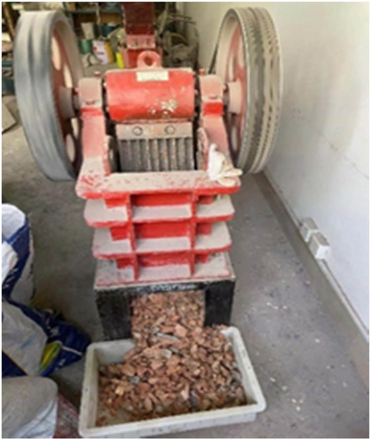 Figure 2
Aggregate crushing.