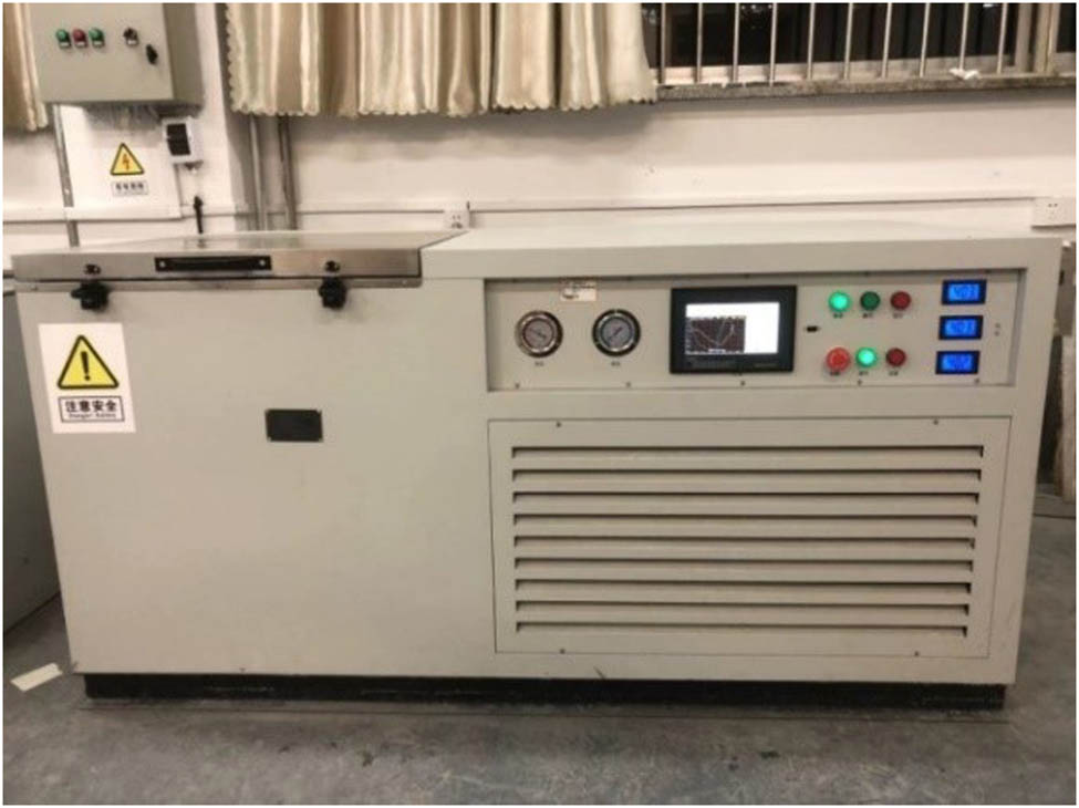 Figure 2 
                  Freeze‒thaw cycle test machine.
               