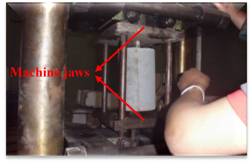 Figure 7 
                  Bond strength test.
               