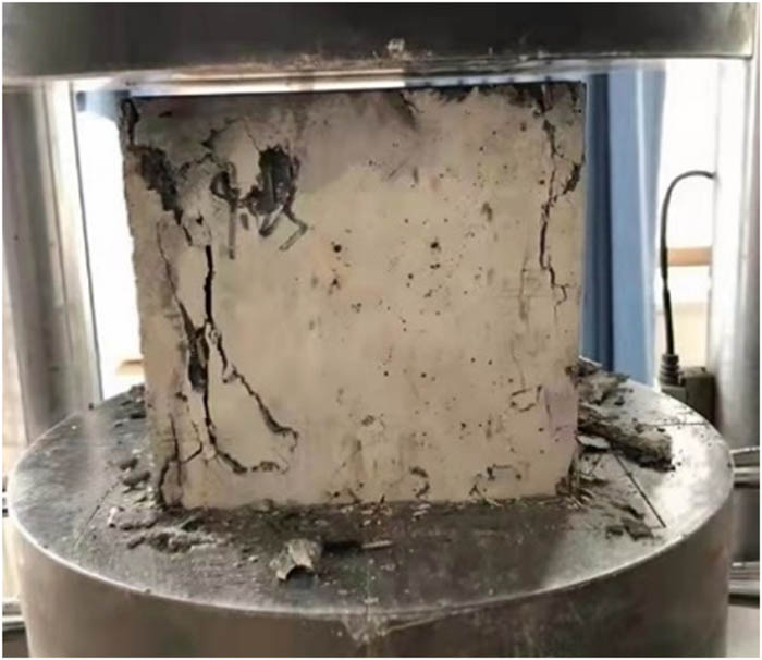 Figure 3
Test of cubic specimens of HPSFC under compression.
